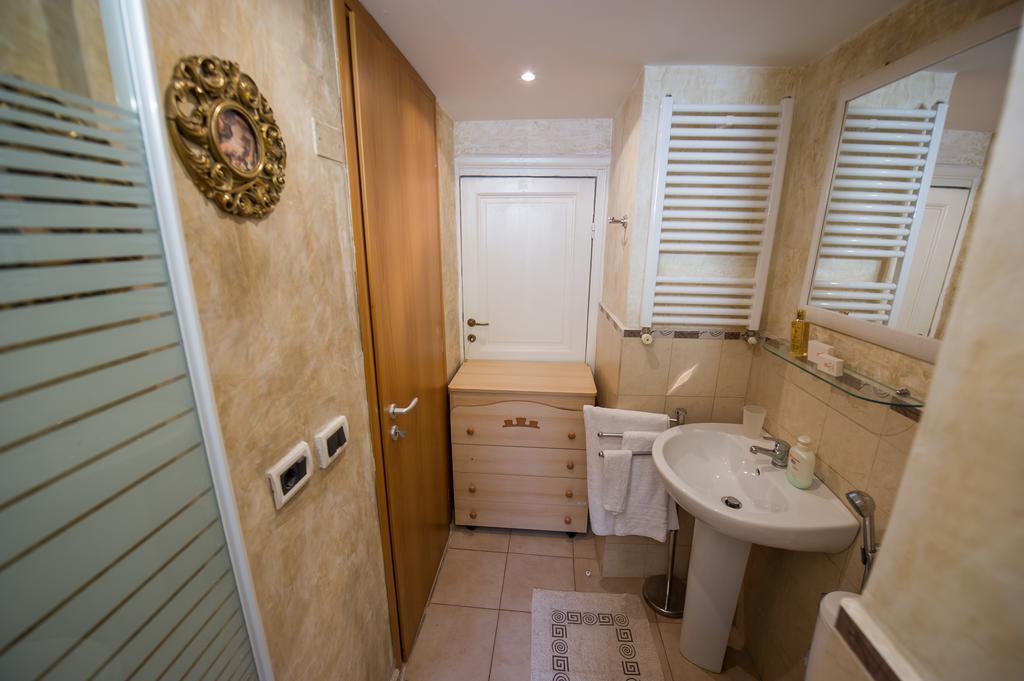 Bed and Breakfast Art Domus Reale Roma Exterior foto